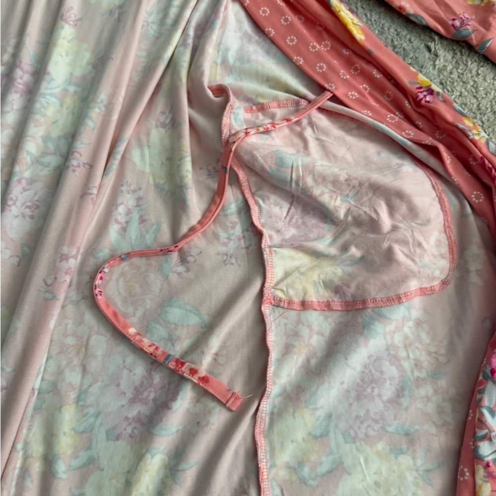 Flora Nikrooz Floral Robe- small - Picture 4 of 4